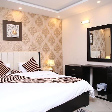 ホテル Safari Club 3 Bahria Town ラーワルピンディー エクステリア 写真