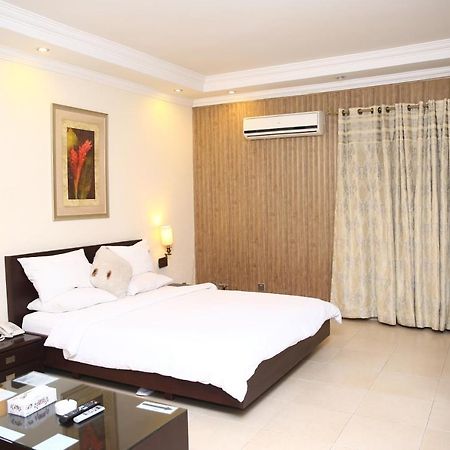 ホテル Safari Club 3 Bahria Town ラーワルピンディー エクステリア 写真