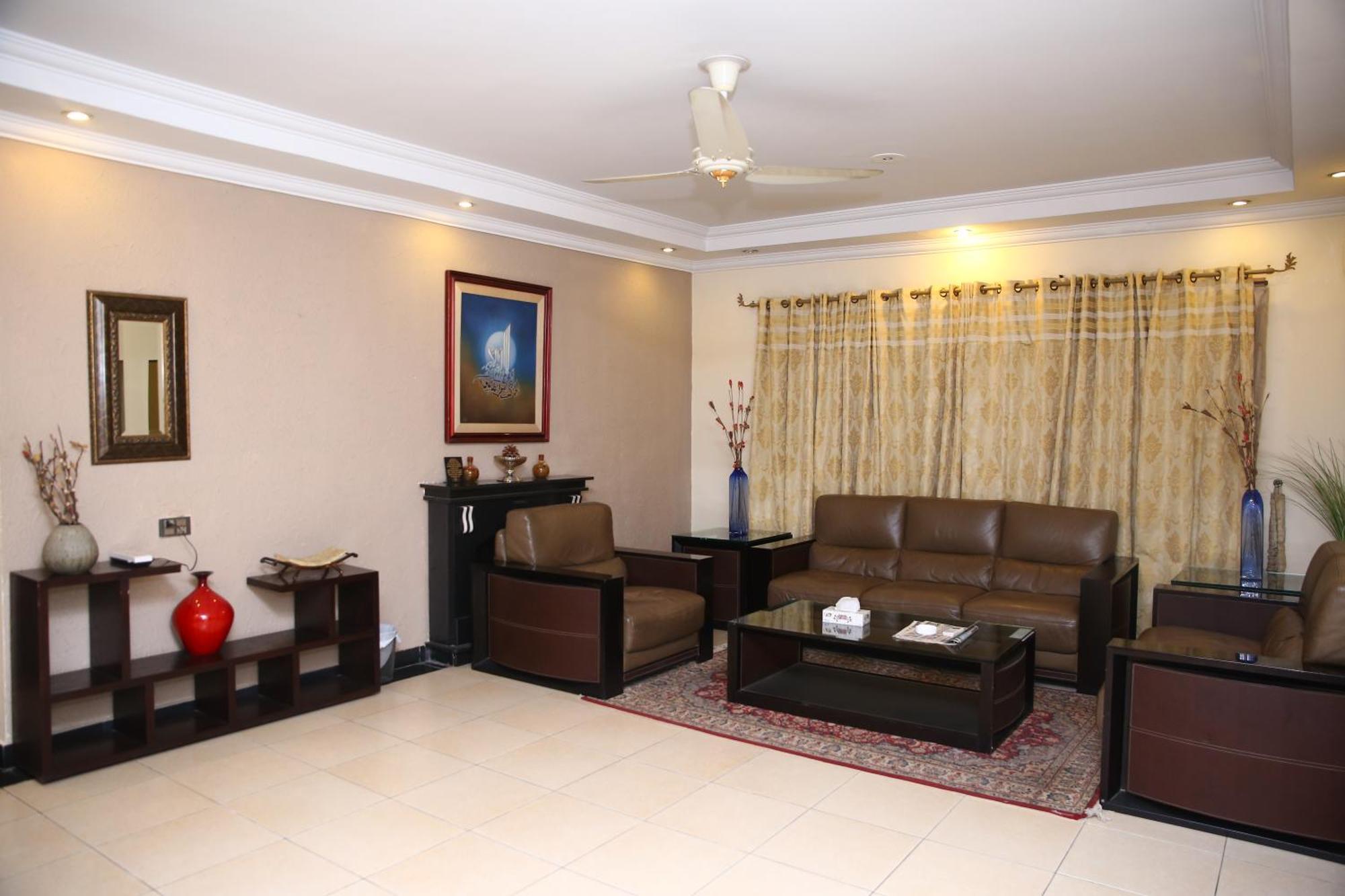 ホテル Safari Club 3 Bahria Town ラーワルピンディー エクステリア 写真