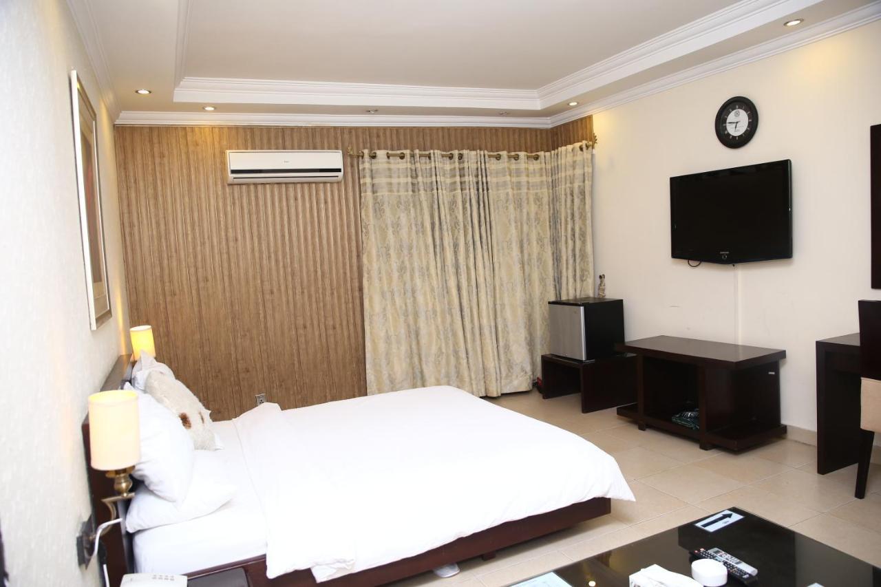 ホテル Safari Club 3 Bahria Town ラーワルピンディー エクステリア 写真