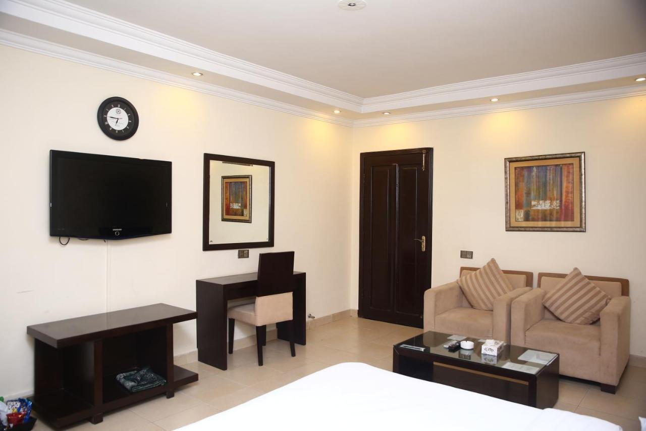 ホテル Safari Club 3 Bahria Town ラーワルピンディー エクステリア 写真